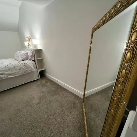 Semesterbostad Garden Cottage, Maryholme